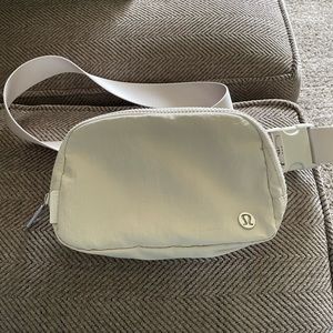 Lululemon Everywhere Belt Bag